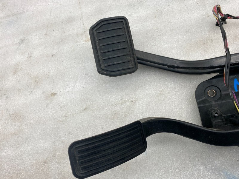 ⭕ 2020-2024 Tesla Model Y Accelerator and Brake Pedal Pad Assembly 118
