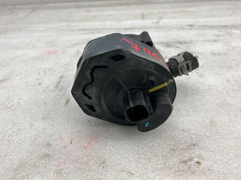 2016-2020 Tesla Model X MX Cooling System Auxiliary Coolant Water Pump Assembly