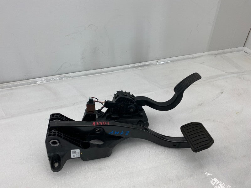 ⭕ 2020-2024 Tesla Model Y Accelerator and Brake Pedal Pad Assembly 118