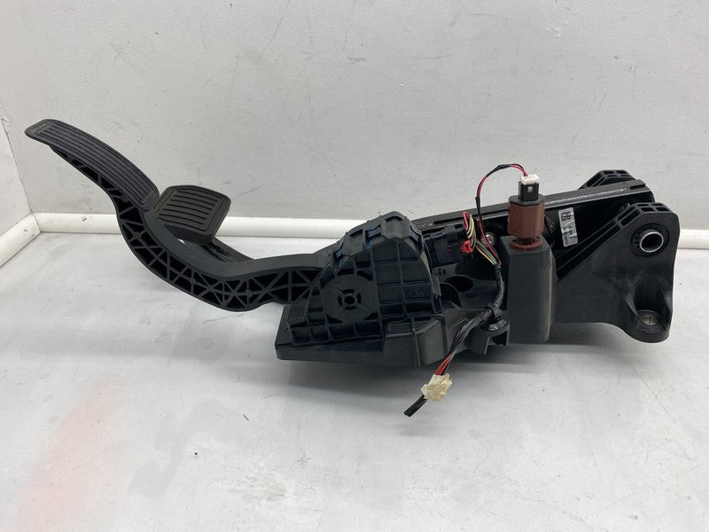 ⭕ 2020-2024 Tesla Model Y Accelerator and Brake Pedal Pad Assembly 118