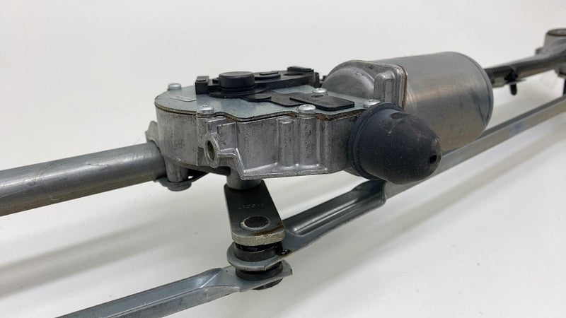 HM5T14A303AA 2013 2014 2015 2016 2017 2018 Ford C-Max Windshield Wiper Linkage and Motor Assy