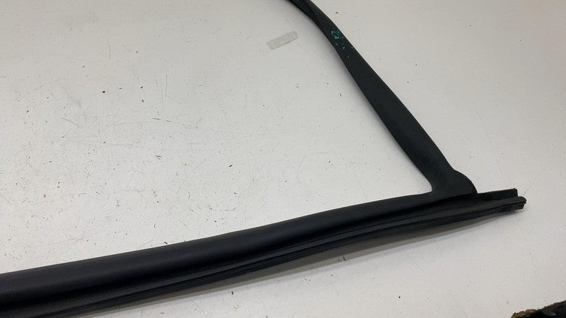 ⭕ 24-25 Model 3 Front Right Primary Body Weatherstrip Rubber Seal 1910