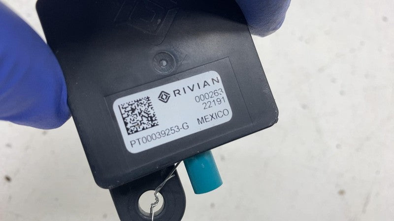 PT00039253G 2022-2024 Rivian R1T R1S Front Radio Antenna Amplifier Control Module Assembly