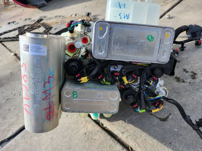 1549902 00 C 20-23 Model 3 Supermanifold Refrigerant Chiller & Coolant Reservoir 1547595-98-E