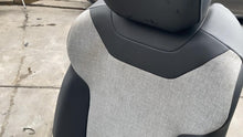 Front Seat VOLKSWAGEN ID4 25