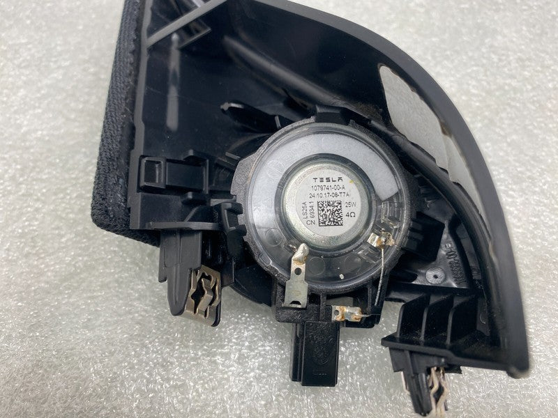 1079741 00 A ⭕ 17-23 Model 3 Front Side Audio Tweeter & Speaker Cover Right RH 1079741-00-A