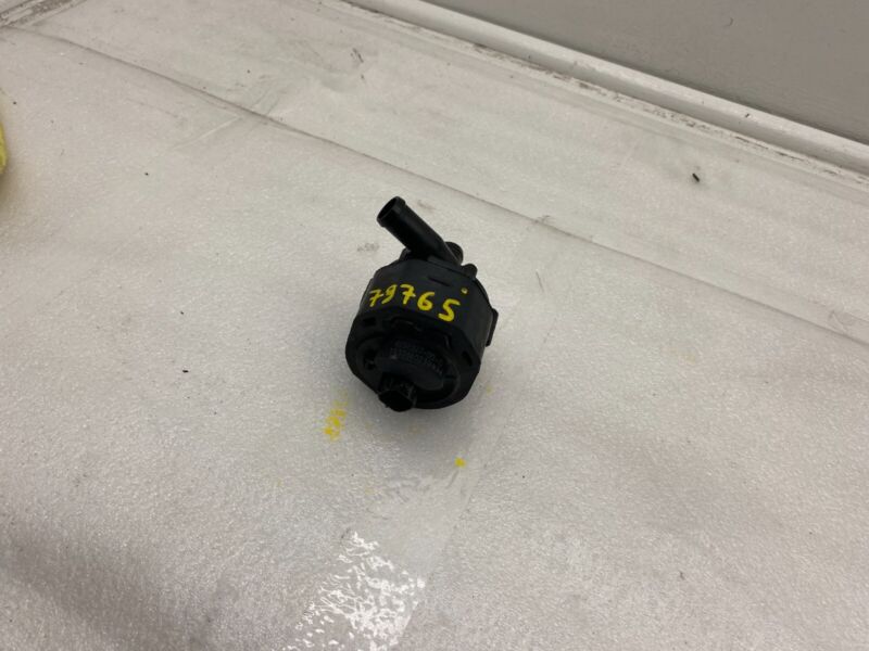 103732700G 2016-2020 Tesla Model S X Cooling System Auxiliary Water Coolant Pump FWD Assy