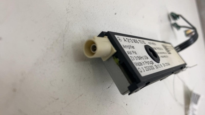 A213-905-70-00 ⭕ 15-20 Mercedes-Benz C300 Rear Radio Radio Antenna Amplifier Module A2139057000