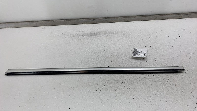 ⭕ 17-20 Maserati Levante Front Driver Side Door Window Outer Belt Molding Left