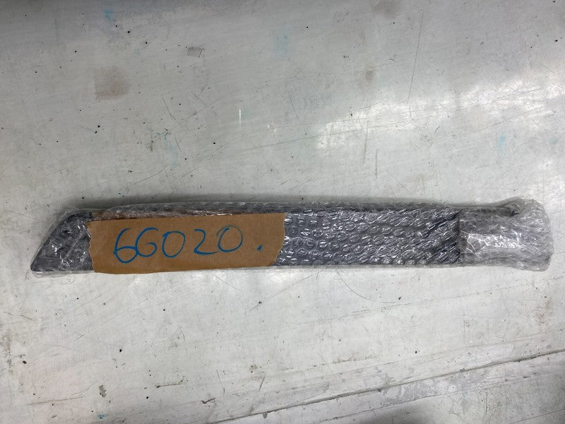 149430100B ⭕ 20-24 Model Y Front Left & Right Door Sill Scuff Plate Cover Trim 1494301-00-B