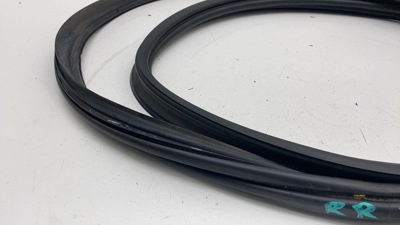 31662573 ⭕ 2021-2023 Polestar 2 Rear Trunk Tailgate Weatherstrip Rubber Seal OEM 31662573