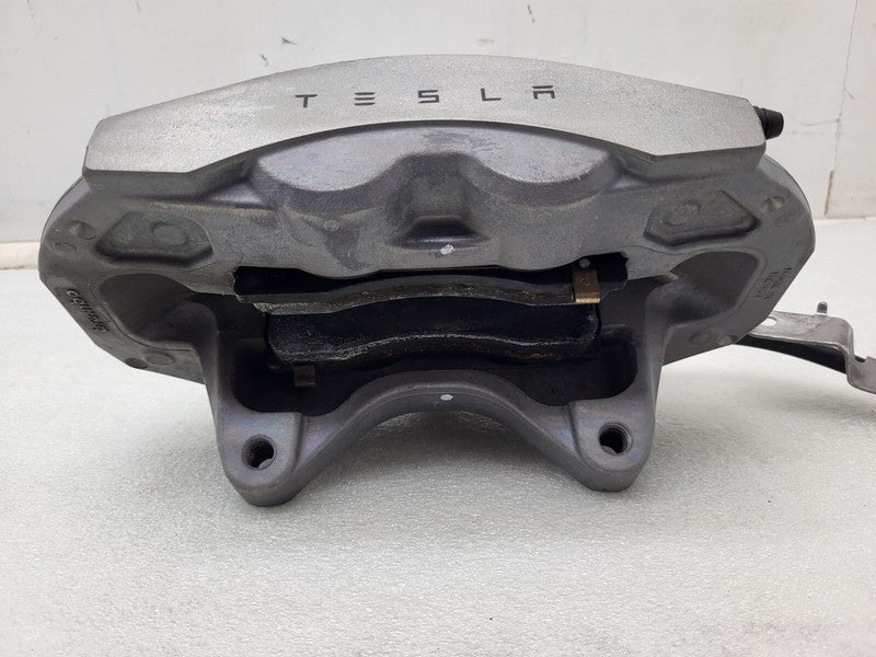 104462200E ⭕17-23 Model 3 Front Passenger Side Caliper + Brake Hose Line Right 1044622-00-E