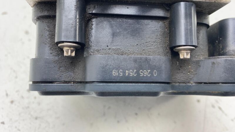 103779700B 2012-2015 Tesla Model S Anti-Lock ABS Brake Pump Hydraulic Control Unit Module