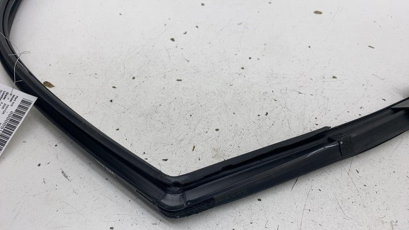 ⭕ 18-24 Navigator Front Right Door Window Glass Run Channel Seal JL1B-