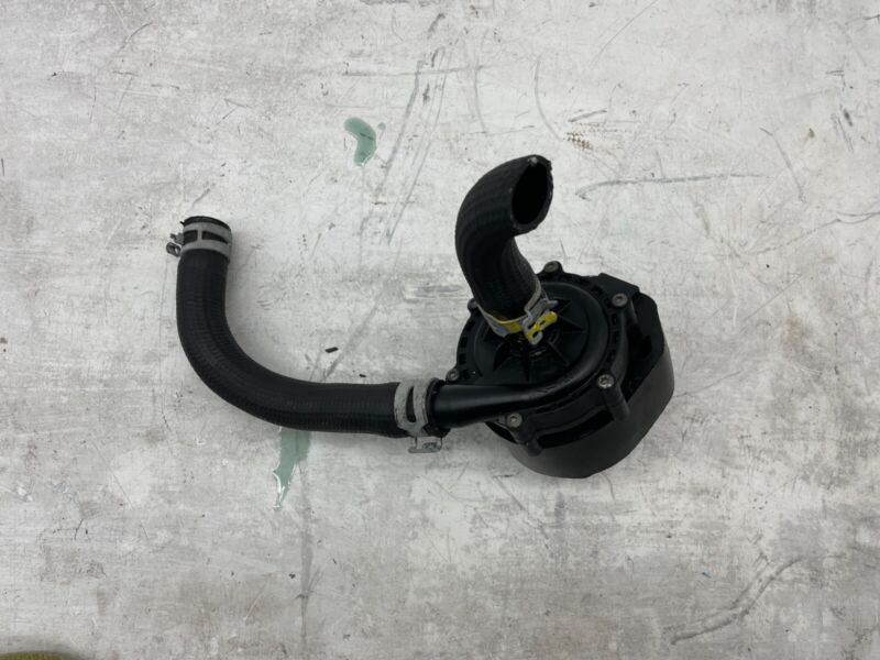 2016-2020 Tesla Model S X Front Cooling System Coolant Pump Assy 1035348-00-F