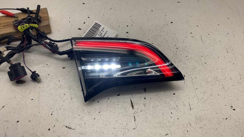 ⭕ 17-23 Model 3 Rear Left Inner Taillight LED Tail Lamp (3-Pin) LH 107