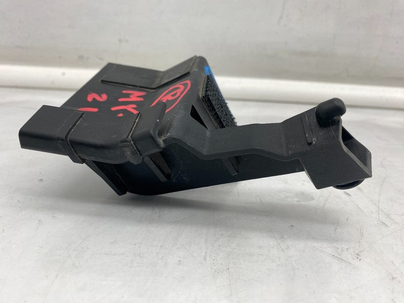 ⭕2020-2024 Tesla Model Y MY Rear Section Rocker Panel Carrier Clip Bracket Right