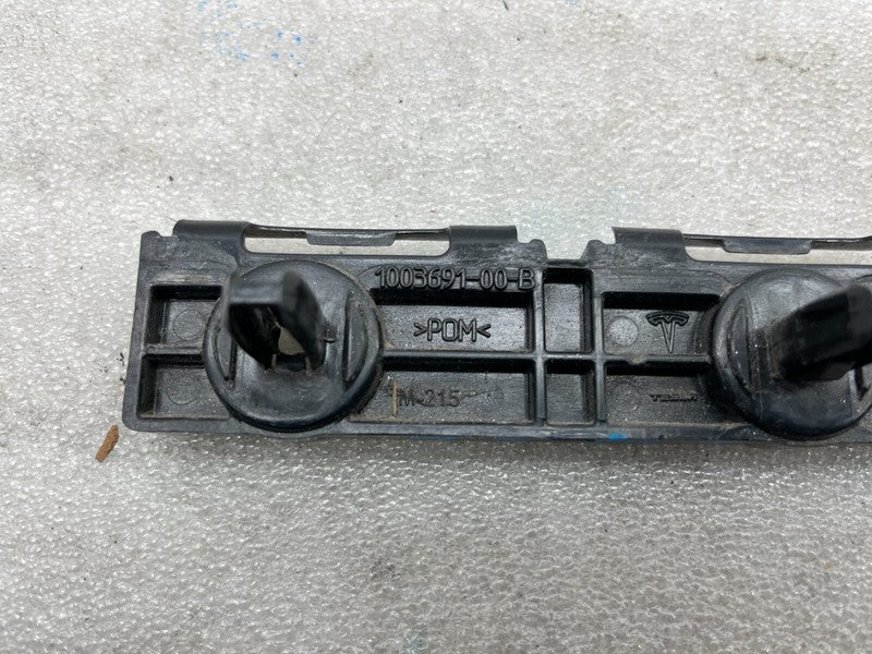 1003691 00 B ⭕ 12-20 Model S Rear Driver Side Rocker Panel Molding Bracket Left 1003691-00-B