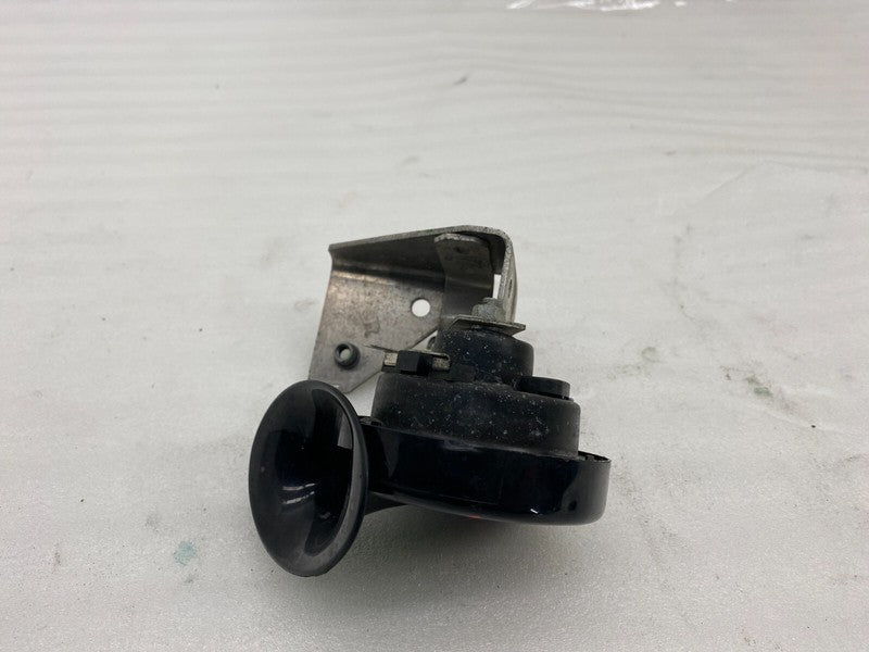 E1 0020046 ⭕ 12-20 Model S Seger Low Pitch Tone Horn 12V 410 Hertz w/ Bracket 6008607-00-B