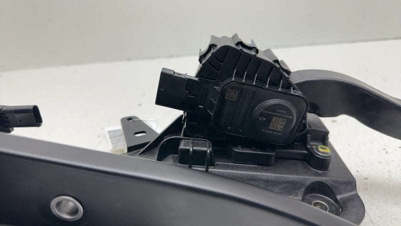 ⭕ 2025-2026 Tesla Model Y Gas Accelerator and Brake Foot Pedal Pad OEM