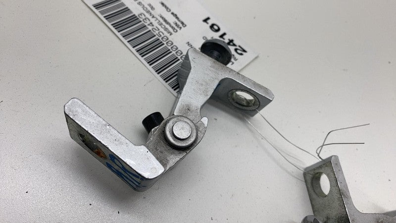 2011-2018 Porsche Cayenne S Rear Passenger Side Upper & Lower Door Hin