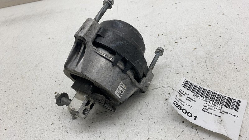 6883246-02 2018-2020 BMW 530e Front Passenger Side Engine Motor Mount Bracket Support Right