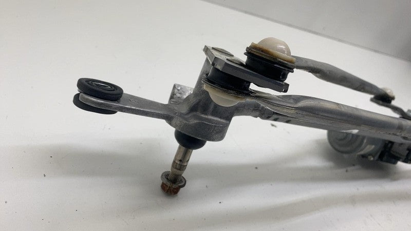 68229327AC ⭕ 17-25 Chrysler Pacifica Front Windshield Wiper Linkage & Motor OEM 68229327AC