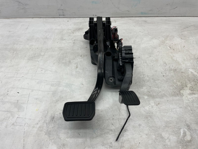 ⭕ 2020-2024 Tesla Model Y Accelerator and Brake Pedal Pad Assembly 118