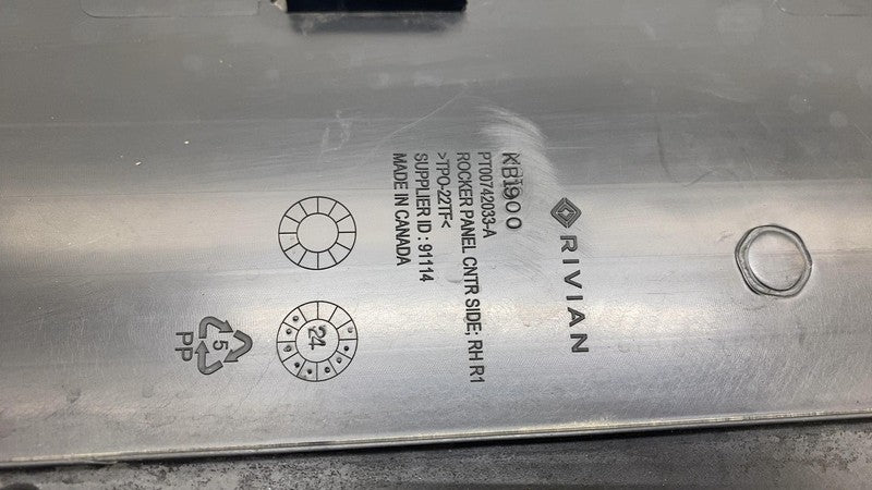 PT00742033A ⭕ 2025 Rivian R1S Passenger Side Rocker Molding Cover Panel Right PT00742033-A