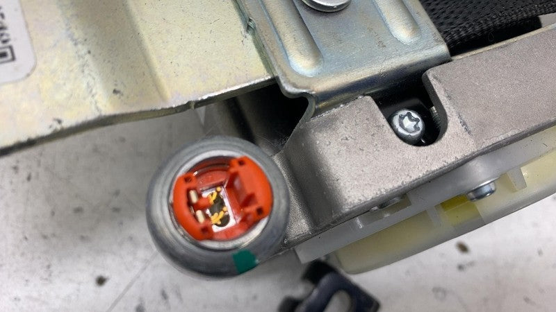 2012-2020 Tesla Model S Front Passenger Side 1st Row Seat Belt & Retra