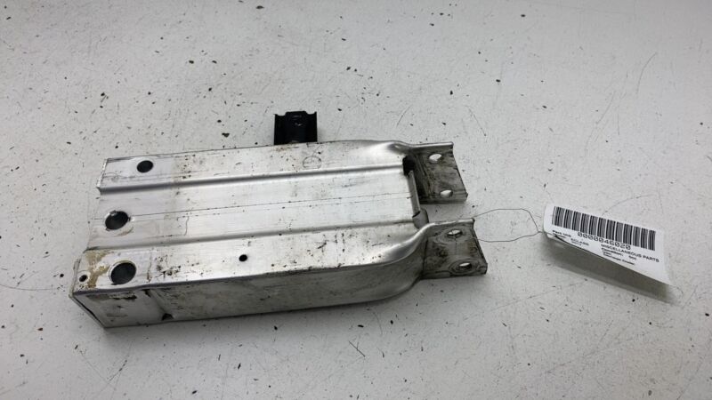 A 212 620 08 95 10-16 Mercedes E350 E-Class Front Right Bumper Reinforcement Bracket A2126200895