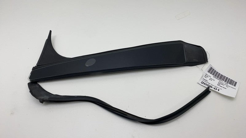 108390200B 2016-2020 Tesla Model X MX Right B-Pillar Applique Trim Molding w/ Camera & Seal