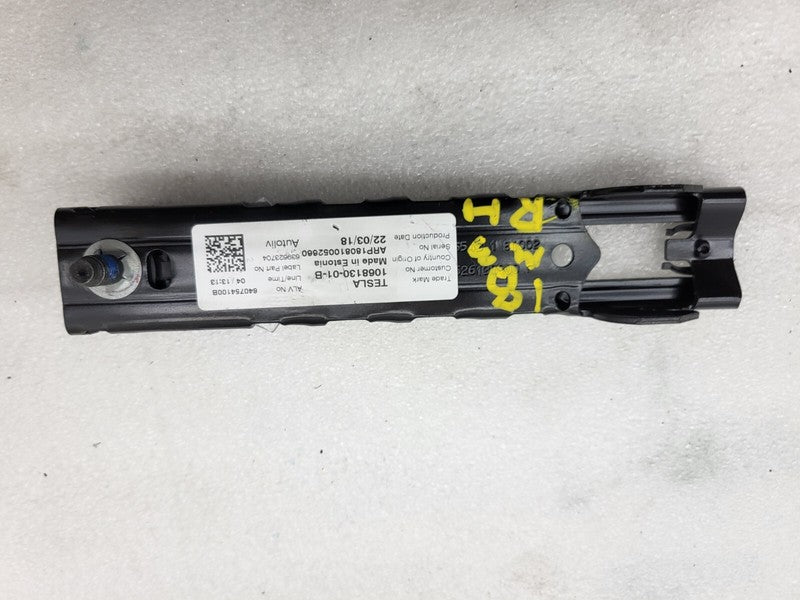 106813001B ⭕ 2017-2023 Model 3 Y Front Right 1st Row Seat Belt Height Adjuster 1068130-01-B