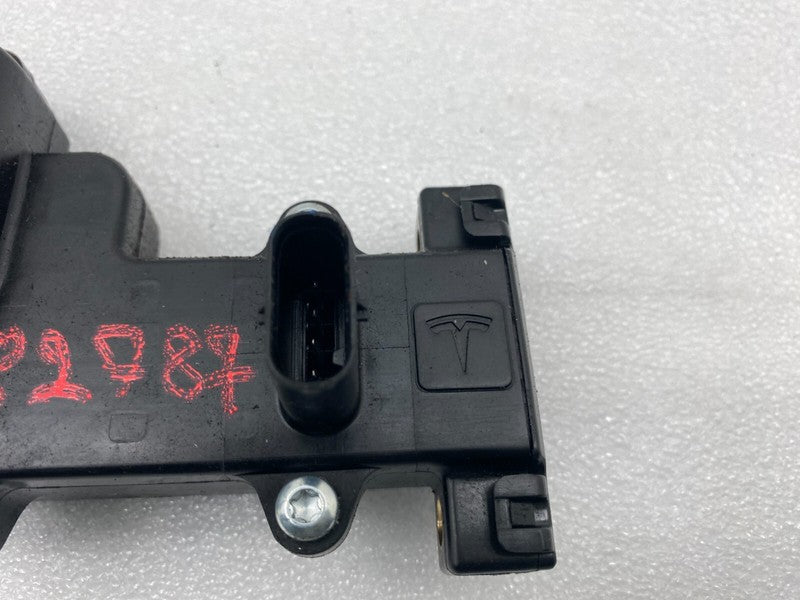 1045354 00 B ⭕ 16-23 Model X Front Right Door Pop Actuator Control Module Unit 1045354-00-B
