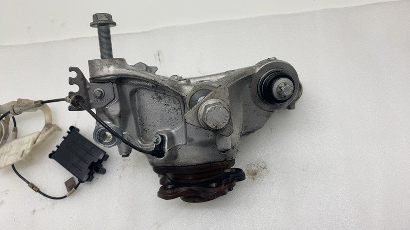 6866337 2017-2023 BMW 530e Rear Left Spindle Knuckle Hub w/ ABS & Connection Bracket RWD