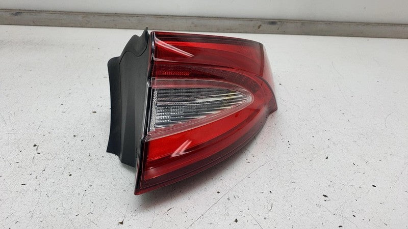 ⭕ 2017-2020 Maserati Levante Rear Right Passenger Side Outer Tail Lamp 20670206