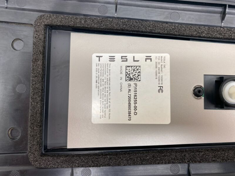 1516258 00 D ⭕20-23 Model Y Left & Right Exterior B-Pillar Applique 1516255-00-D/1516258-00-D