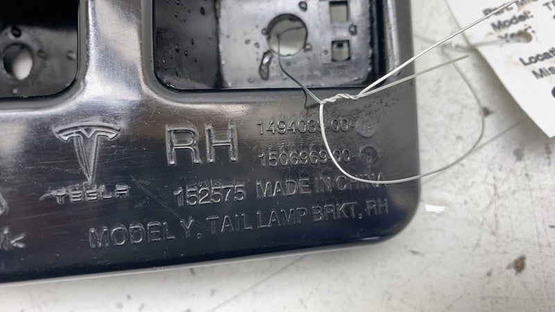 150696900D ⭕ 2020-2024 Tesla Model Y MY Rear Right Taillight Lamp Bracket RH 1506969-00-D