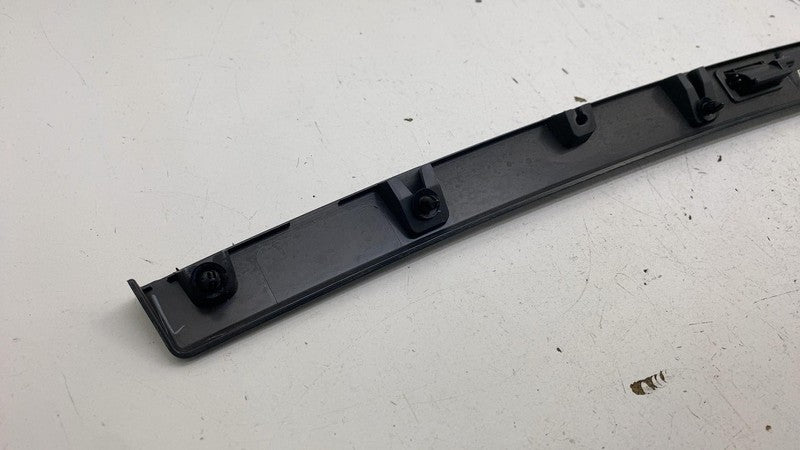 ⭕ 2025 Rivian R1S Rear Gate Upper Switch Bezel w/ License Plate Lamp Assembly