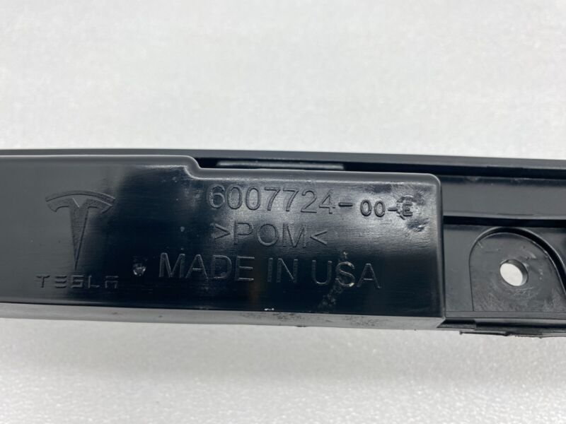 600772400E 2012-2023 Tesla Model S Rear Body Attachment Bumper Center Support Bracket Facia