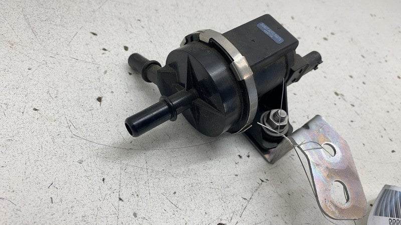 2018 2019 BMW 530e Emission Purge Solenoid Control Valve w/ Bracket 74