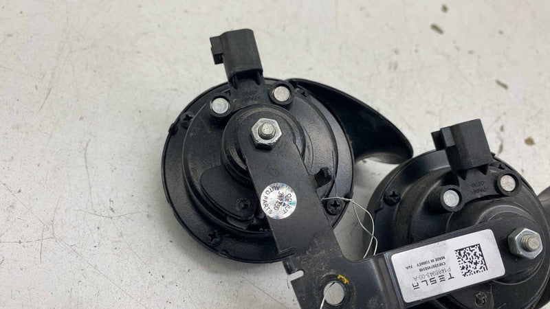 ⭕ 2017-2023 Tesla Model 3 M3 High + Low Pitch Tone Horn w/ Bracket 148