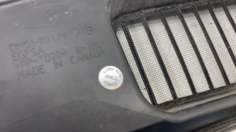 DM51R02216AB 2013-2018 Ford C-Max Front Windshield Wiper Cowl Vent Trim Panel Cover Assembly