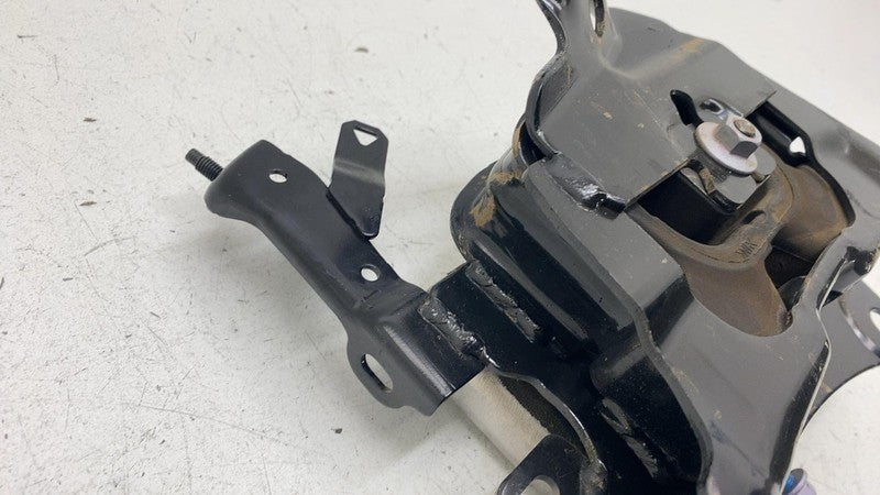 ⭕ 2023-2024 Toyota Prius Driver Side Engine Motor Mount Bracket Insulator Left