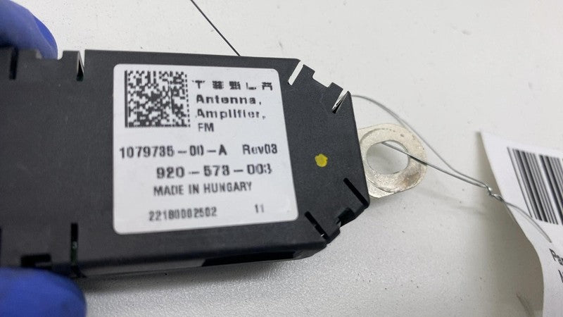 1079735 00 A 2017-2023 Tesla Model 3 Y Infotainment Antenna Amplifier AMP Radio FM Assembly