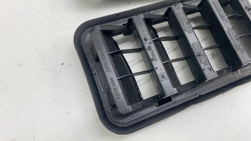 18106265 ⭕ 19-25 Chevrolet Silverado 1500 Rear Left & Right Quarter Vent Grille 18106265