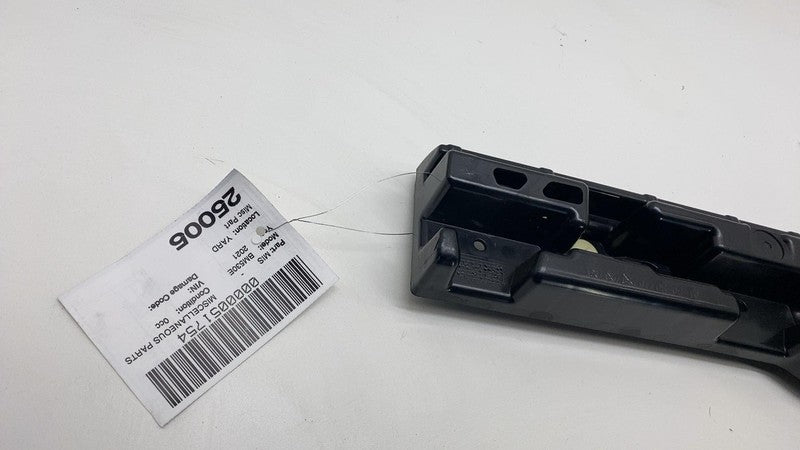 ⭕ 18-22 BMW 530e Front Right Skirt Rocker Molding Panel Support Mount 