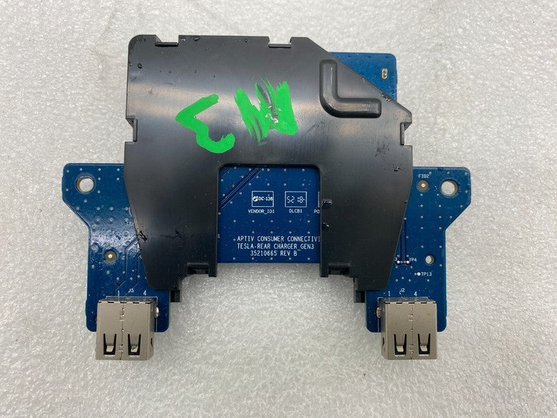 112170000C ⭕ 17-23 Tesla Model 3 Rear Generic USB/AUX Control Unit Hub Module 1121700-00-C