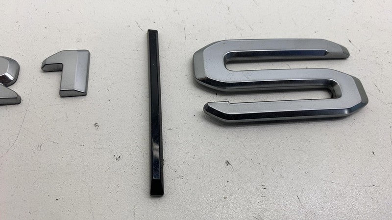 ⭕ 2025 Rivian R1S Silver Tailgate Emblem Badge` Model