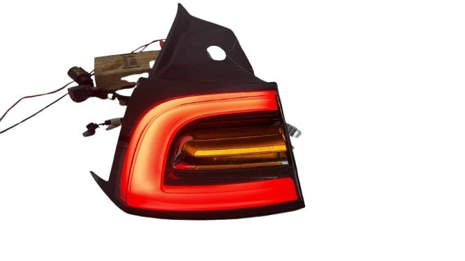 ⭕ 21-24 Model Y Rear Left Outer Exterior Taillight Tail Lamp 4-Pin 1502086-00-D
